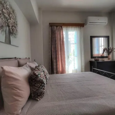 Anemone Rose - Chora Center Apartment